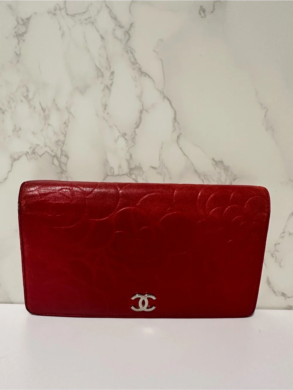 CHANEL❤️🌟RED CAMELLIA EMBOSSED WALLET⭐️